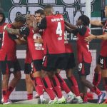 El Bayer Leverkusen saca una victoria agónica en un estreno loco en Mönchengladbach