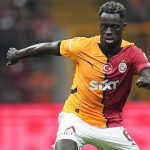 Okan Buruk recula con Davinson Sánchez en Galatasaray