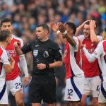 Trossard ne entend pas le sifflet avant son carton rouge contre Man City