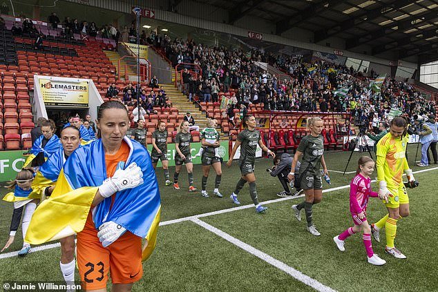 Vorskla Poltava et Celtic sur le terrain au stade Albert Bartlett