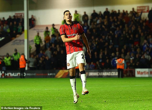Taylor Allen a raté le premier penalty de Walsall, l'angoisse de l'équipe de League Two s'est dissipée.
