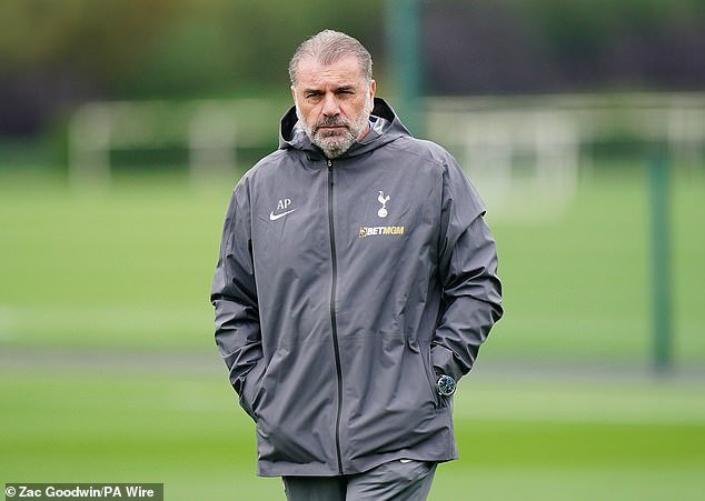 Pression sur Postecoglou lors du match