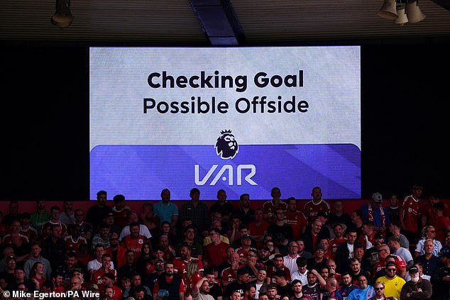 La Premier League devait mettre en œuvre les hors-jeux semi-automatisés après l'une des pauses internationales de cet automne