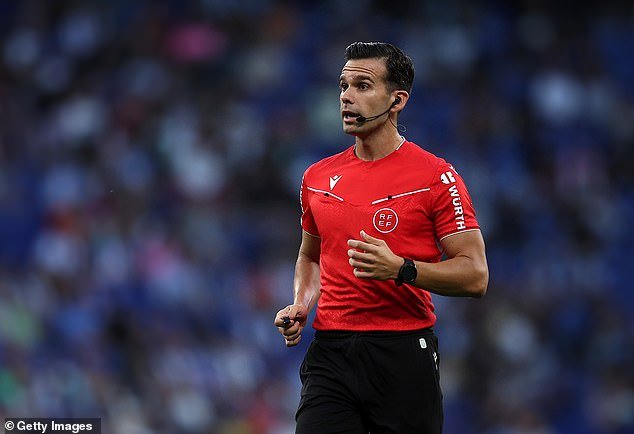 L'arbitre Alejandro Quintero Gonzalez a été frappé par un objet lancé par un supporter après le coup de sifflet final