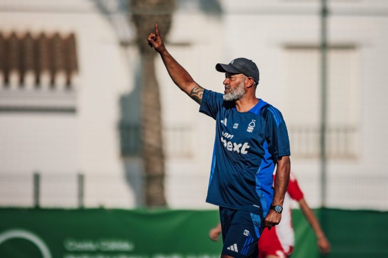 Nuno Espírito Santo lors de l'entraînement.