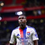 Ernest Nuamah reste à l'OL : un choix déterminant pour sa carrière