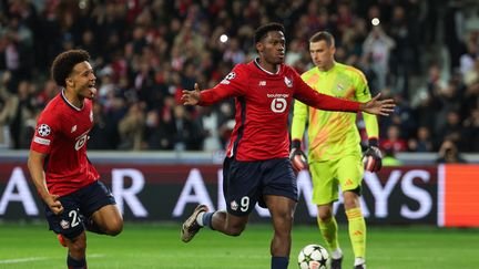 Jonathan David après son pénalty converti avec Lille contre le Real Madrid en Ligue des champions, le 2 octobre 2024, au stade Pierre-Mauroy. (FRANCK FIFE / AFP)
