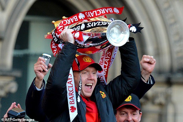Paul Scholes remportant le titre de Premier League en 2013