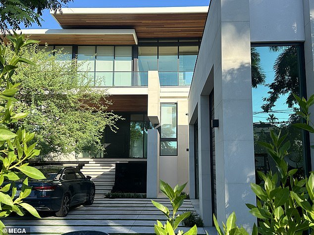 Construite en 2018, la propriété offre des caractéristiques de luxe