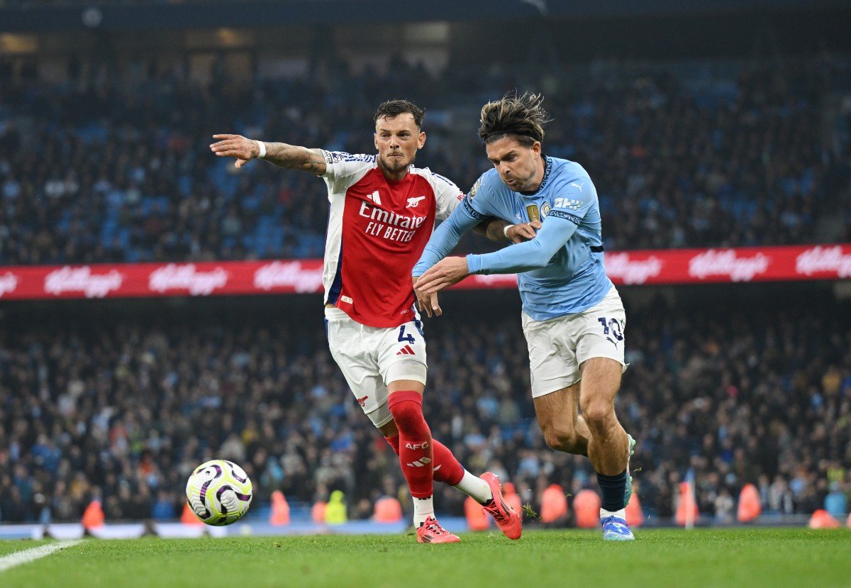 Jack Grealish avec Ben White