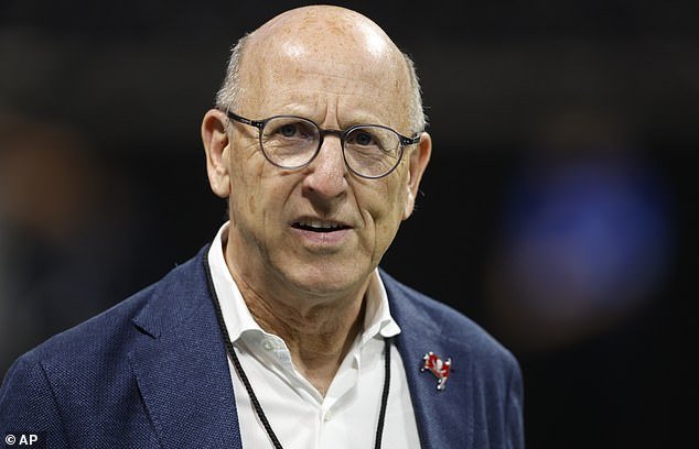 Joel Glazer devrait assister à la réunion avec la direction de Manchester United