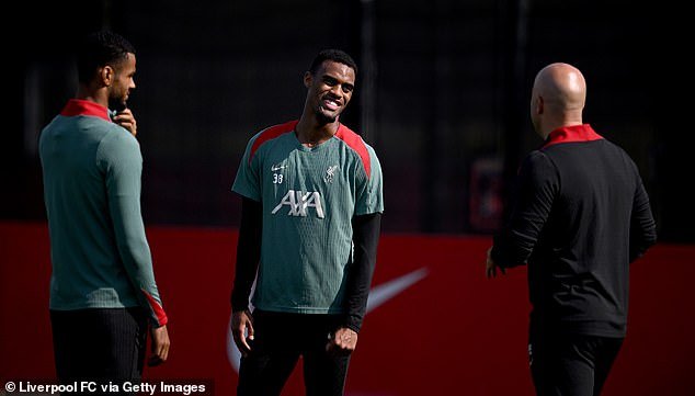 Gravenberch aidant Liverpool à dominer la Premier League