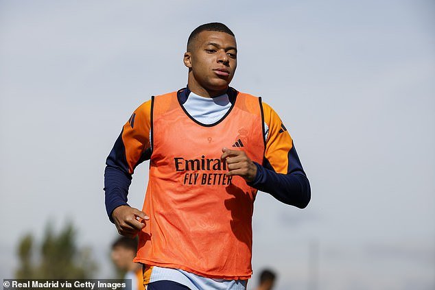 Kylian Mbappe a été sélectionné pour rejoindre l'effectif du Real Madrid pour affronter Villarreal