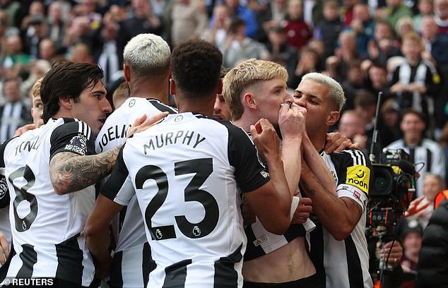 Des sceptiques avertissent que City pourrait maintenant consacrer un budget illimité.