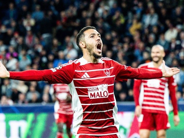 Mathias Pereira Lage celebrates a goal for Brest on October 1, 2024