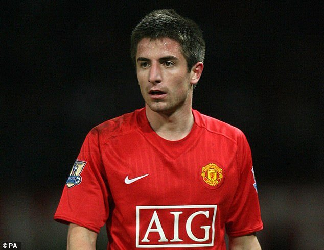 Ancien joueur de Manchester United Zoran Tosic a pris sa retraite à 37 ans après une longue carrière riche en trophées