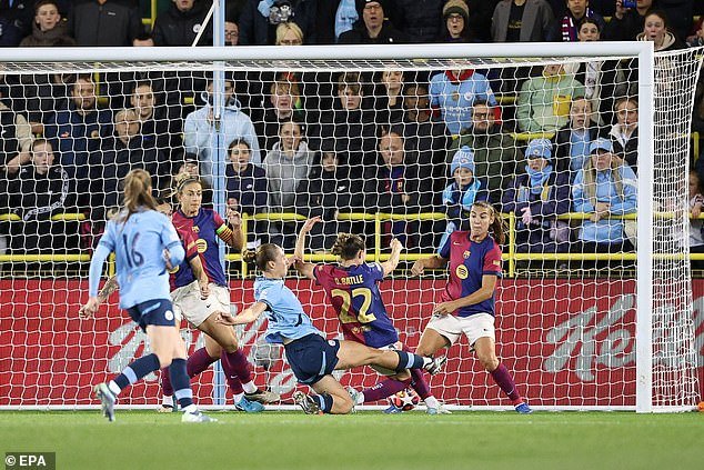 Naomi Layzell a ouvert le score lors de la victoire de Man City contre Barcelone