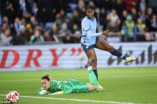 Khadija Shaw a marqué le deuxième but pour Manchester City