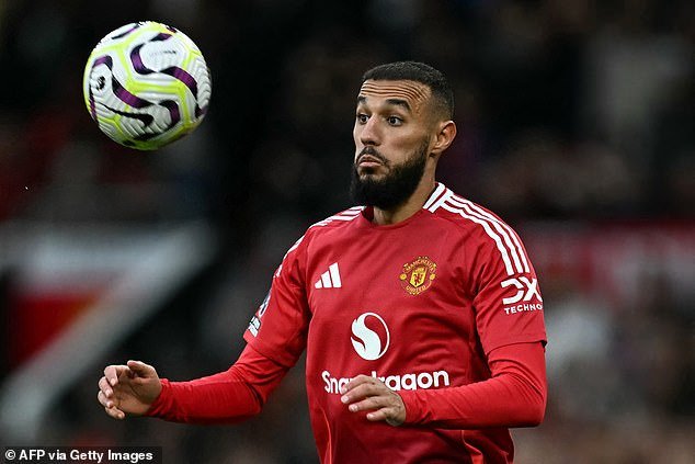 Mazraoui de Manchester United souffre d'une condition rare