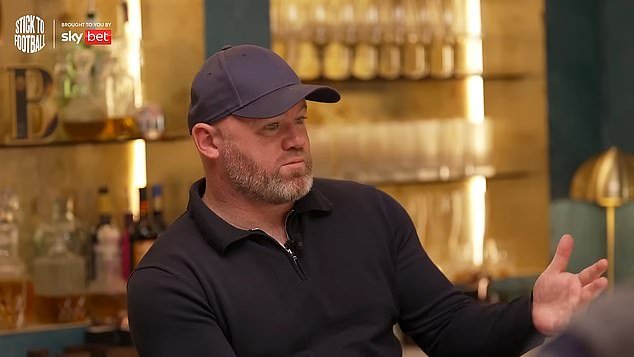 Wayne Rooney critiquant la décision de substitution de Marcus Rashford contre Porto