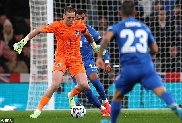 Jordan Pickford durant le match contre la Grèce