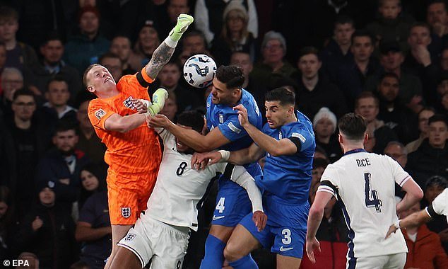 Pickford sous le feu des critiques