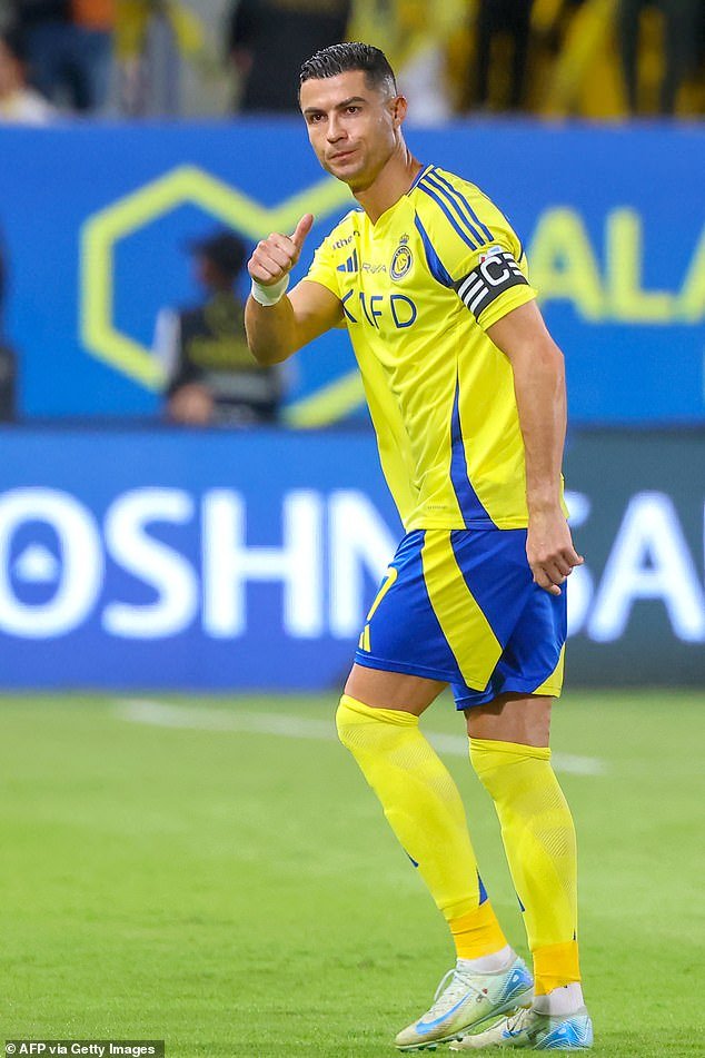 Cristiano Ronaldo célèbre son but