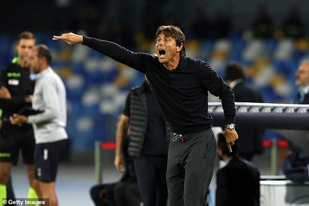 Antonio Conte a pris en charge Naples et a mené l'équipe à la première place en Serie A