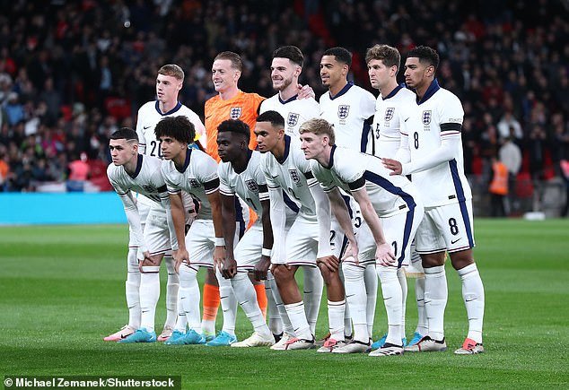 L'équipe d'Angleterre en action contre la Grèce.