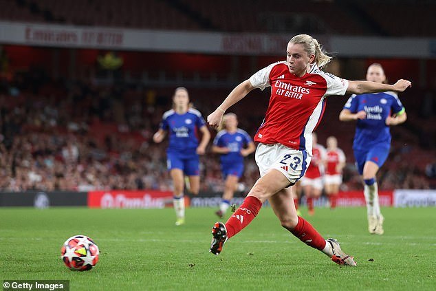 Alessia Russo marque son but et scelle la victoire