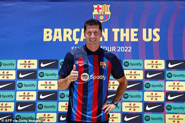 Robert Lewandowski signe avec Barcelone
