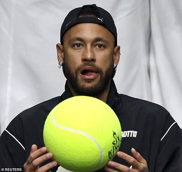 Neymar accueilli à The Venue