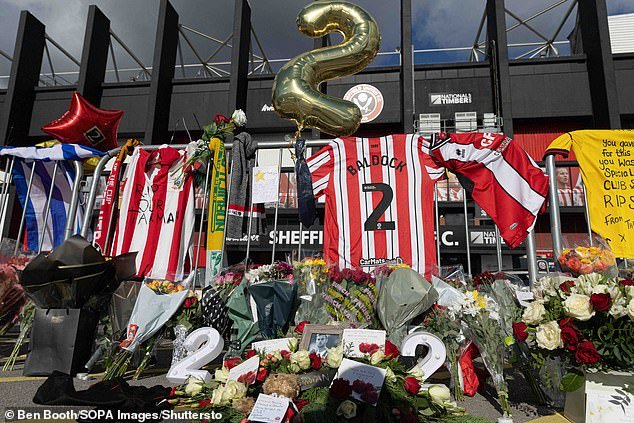 Chris Basham rendant hommage à Baldock