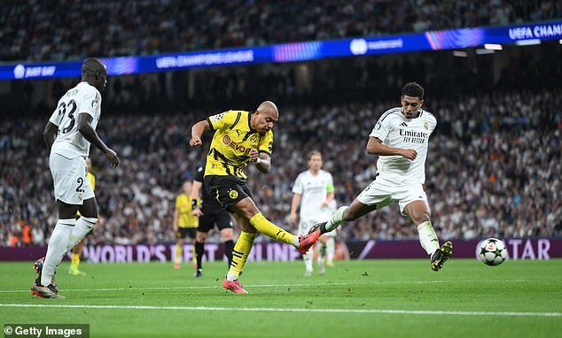 Donyell Malen ouvre le score à la 30e minute