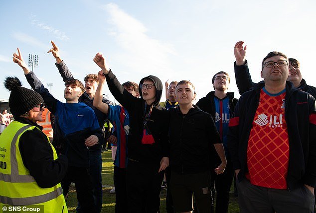 Inverness, relégué au troisième échelon du football écossais après une défaite en play-off la saison dernière