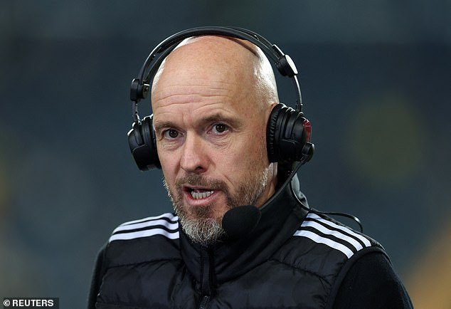 Erik ten Hag a expliqué sa décision surprenante de titulariser le latéral Noussair Mazraoui en numéro 10