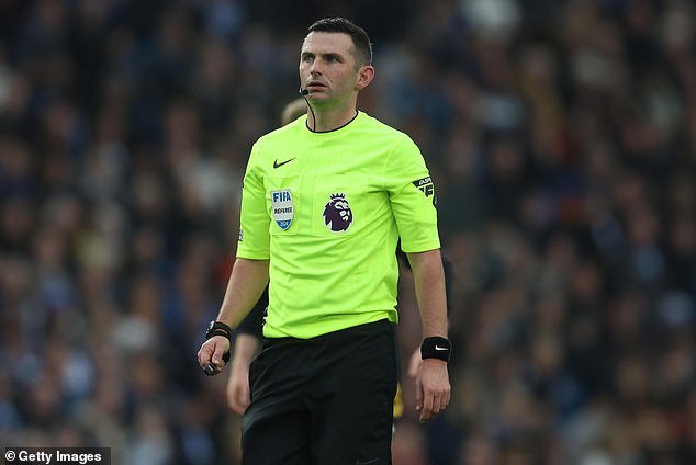Michael Oliver, l'arbitre VAR lors du match entre United et West Ham