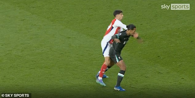 Virgil van Dijk se confronte à Kai Havertz