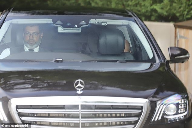 Erik ten Hag se dirige vers l'aéroport après avoir été licencié par Manchester United