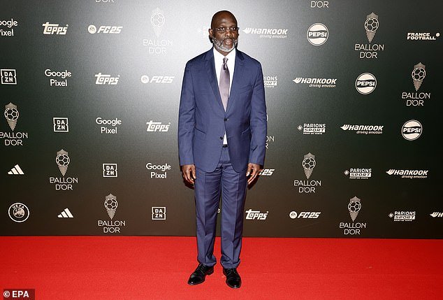 Weah sur le tapis rouge après son arrivée