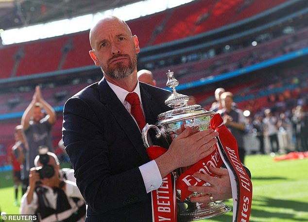 Ten Hag a remporté la League Cup en 2023 et la FA Cup en 2024