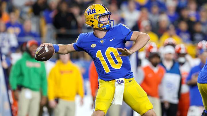 Prédictions des matchs de football universitaire pour la semaine 10