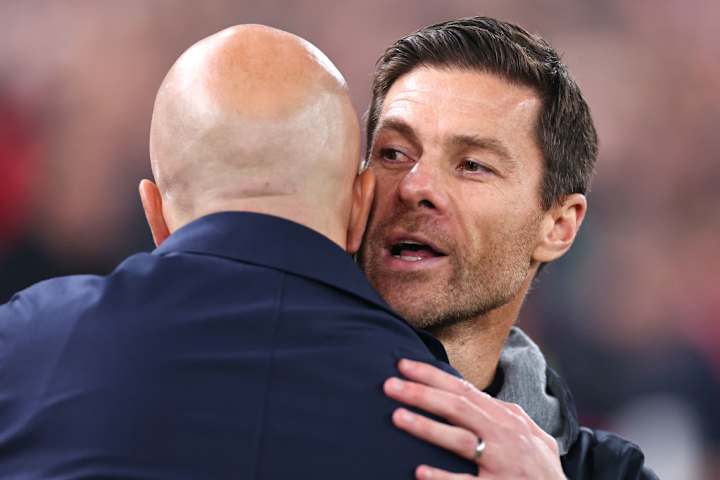 Arne Slot et Xabi Alonso