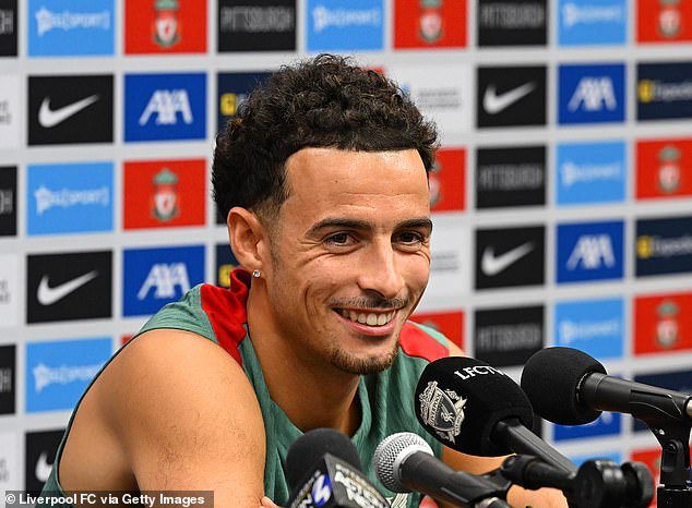 Jones a loué le style de Slot pendant la tournée de pré-saison