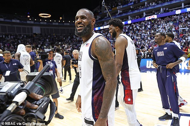 Jones a rencontré LeBron James lors d'un match d'exhibition à Londres