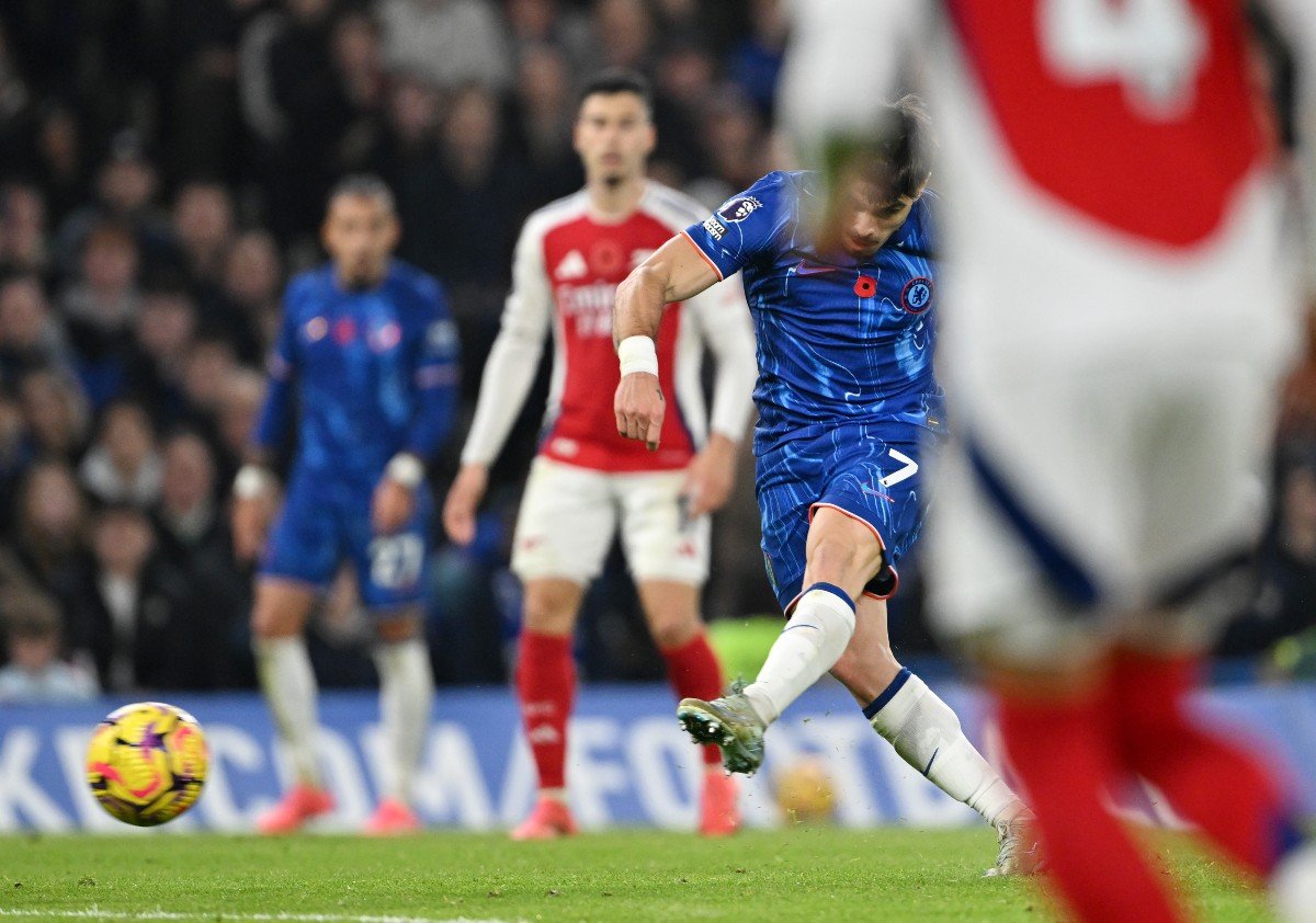 Pedro Neto marquant pour Chelsea contre Arsenal
