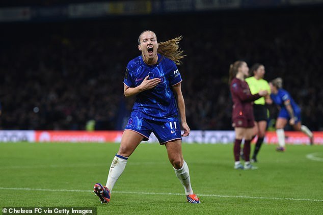 Guro Reiten a doublé l'avance de Chelsea avec un tir enroulé dans le coin inférieur