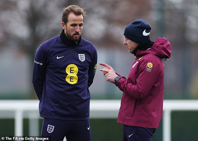 Harry Kane admet avoir été un peu surpris par la décision de Lee Carsley