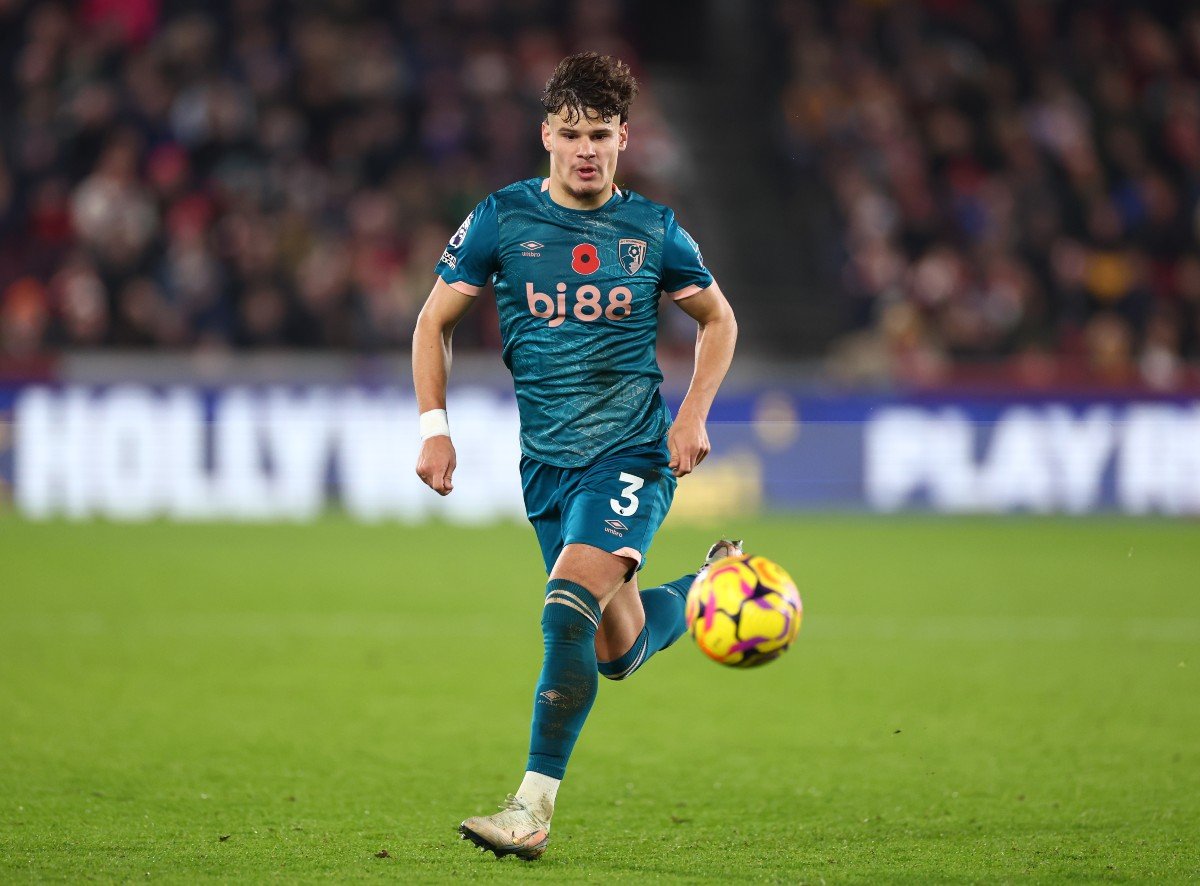 Milos Kerkez en action pour Bournemouth