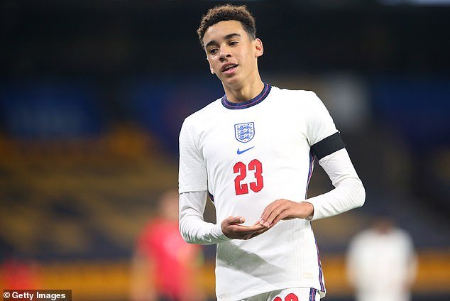 Jamal Musiala avec les équipes de jeunes anglaises